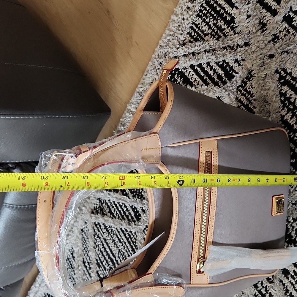Dooney & Bourke Gray and Cream Shoulder Bag - Picture 9 of 11